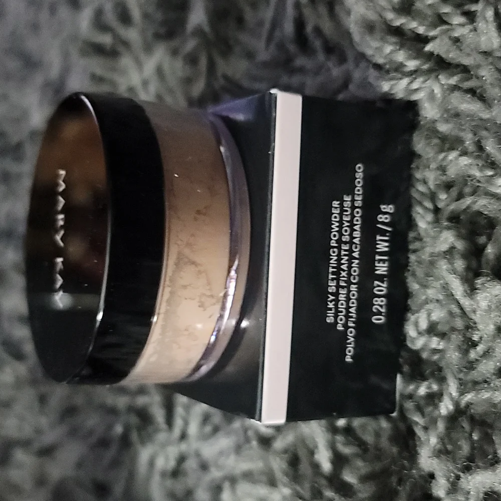 💞NIB Mary Kay Silky Setting Powder: Deep Ivory💞